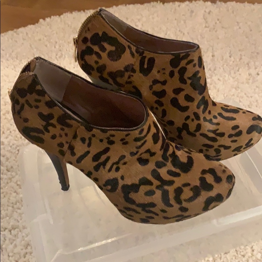 Vince Camuto leopard booties